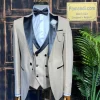 Beige Tuxedo met satijnen kraag