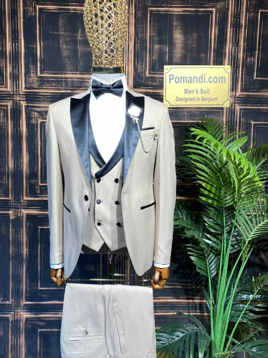 Beige Tuxedo met satijnen kraag