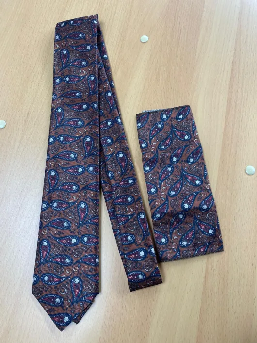 Bruinblauwe stropdas met patroon