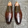 Bruine leren klassieke schoenen met groen accent