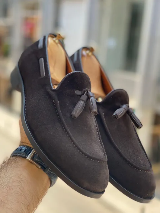 Bruine suede kalfsleer mocassins / Dark brown tassel loafers