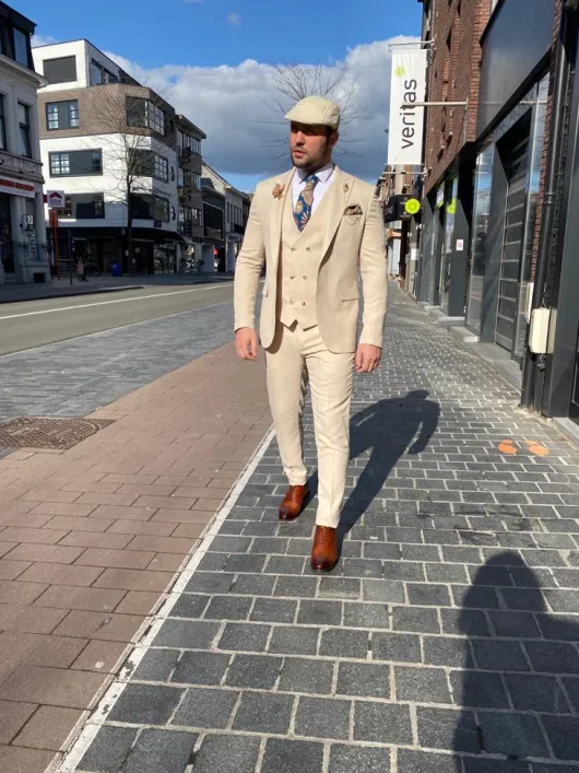 licht_beige_trouwpak_met__2.webp Licht beige Trouwpak met grof linnen look