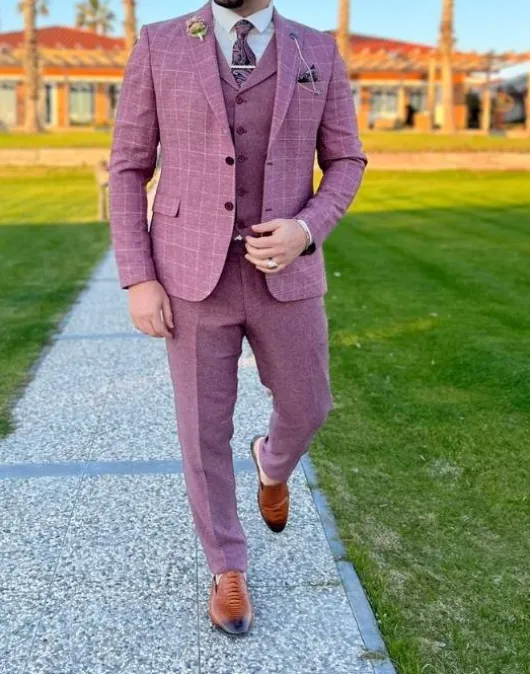 Roze geruit pak