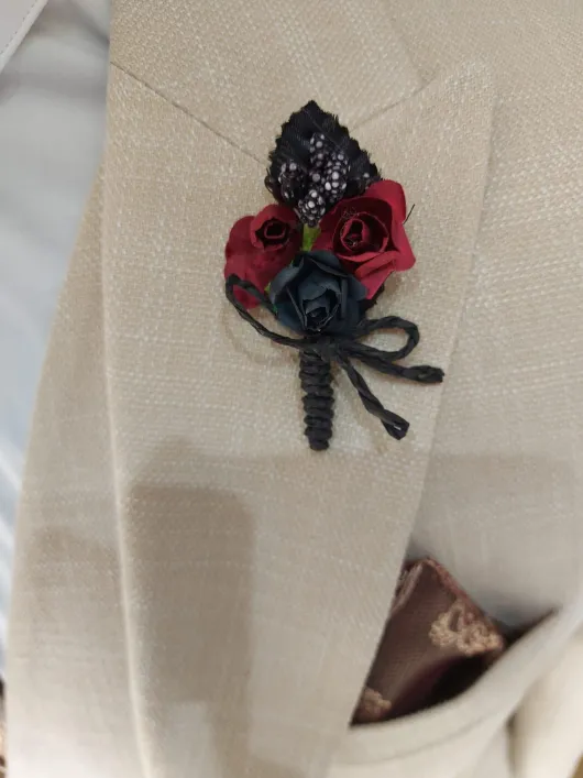 Zwart bordeaux corsage bruidegom