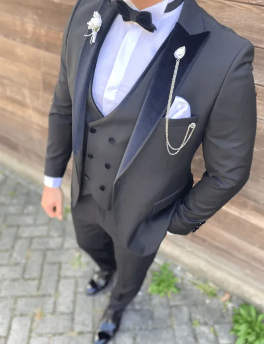 zwart_bruidegompak__fluwe_3.webp Zwart Bruidegompak | Fluwelen Kraag