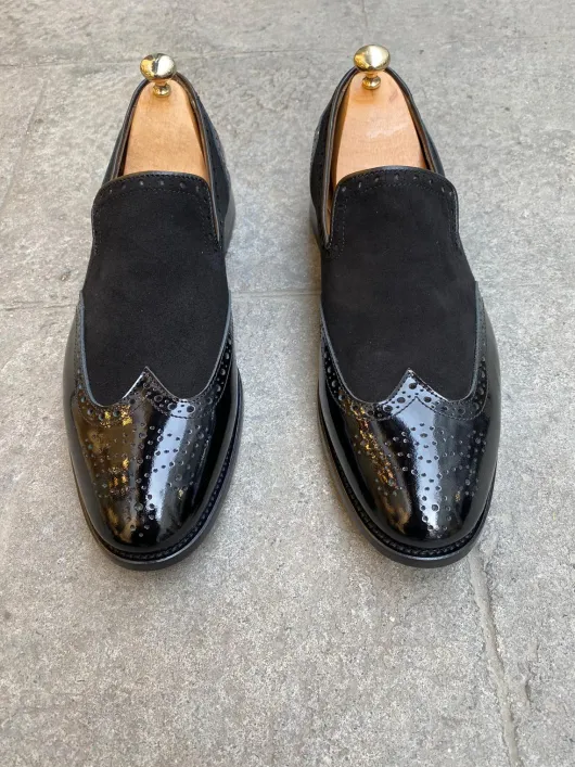 Zwart gelakte loafer met velours afwerking